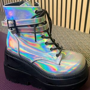 DEMONIA SHAKER SHOES HOLOGRAPHIC PLATFORM